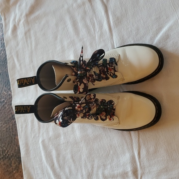 Doc Martens Zavala Leather Boot US Sz 6 Men Women Size 7 White - Picture 1 of 9